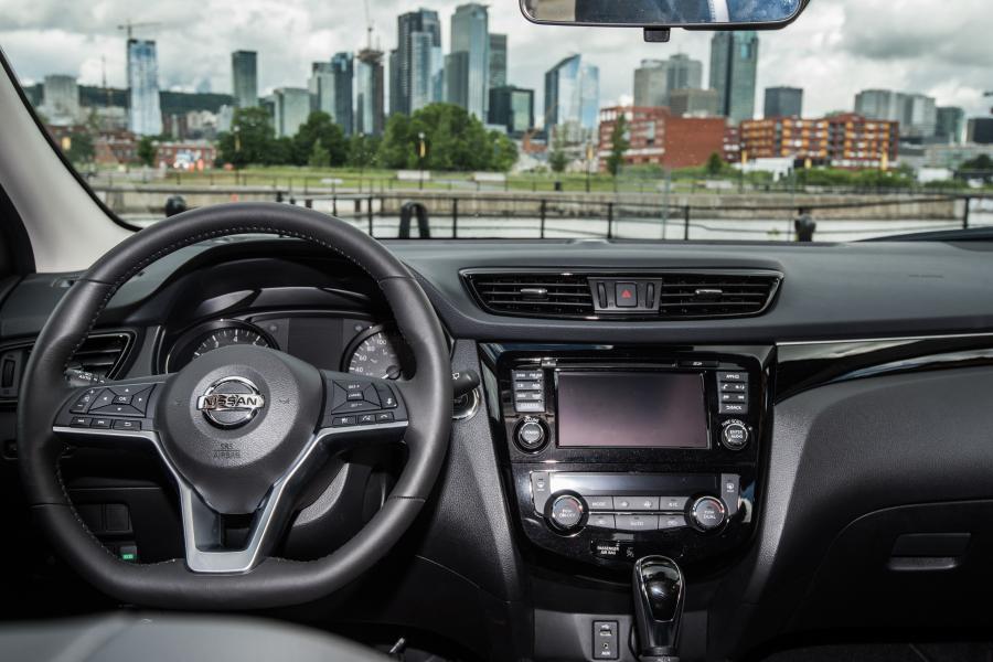 Торпедо Nissan Qashqai 2017 года  (CA) (фото 10 из 20)